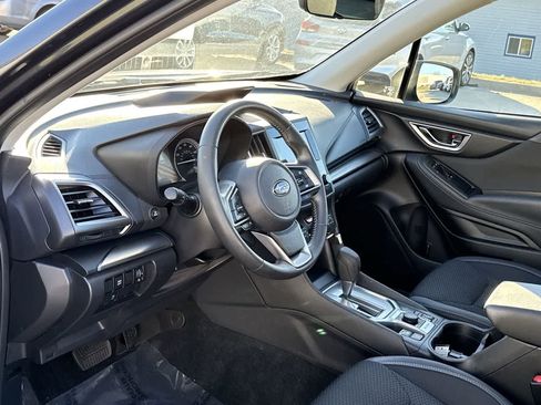 Used 2024 Subaru Forester Premium image 2