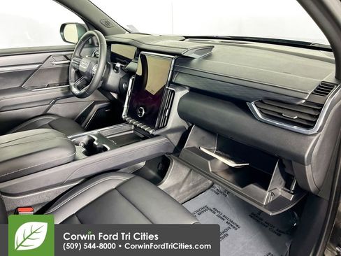 Used 2025 GMC Acadia Elevation w/ Elevation Premium Package AWD/4WD image 32