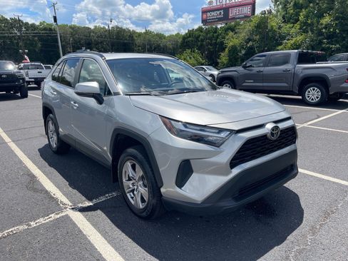 Used 2025 Toyota RAV4 XLE w/ Convenience Package FWD image 1