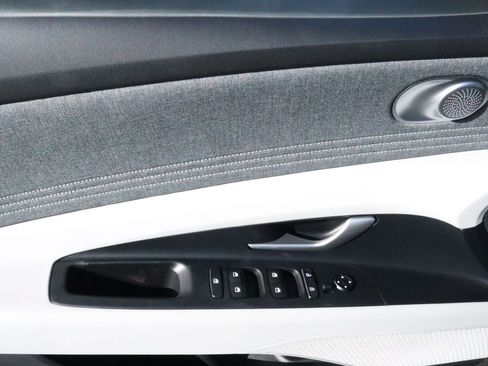 New 2026 Hyundai Elantra Limited FWD image 23