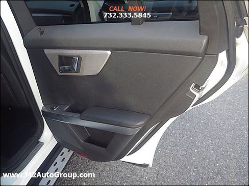 Used 2010 Mercedes-Benz GLK 350 4MATIC image 17