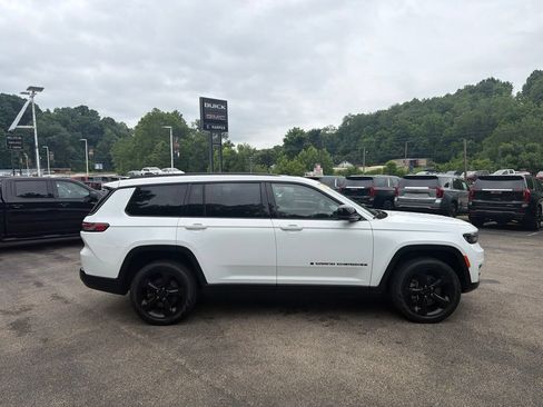 Used 2023 Jeep Grand Cherokee L Limited w/ Black Appearance Package AWD/4WD image 2