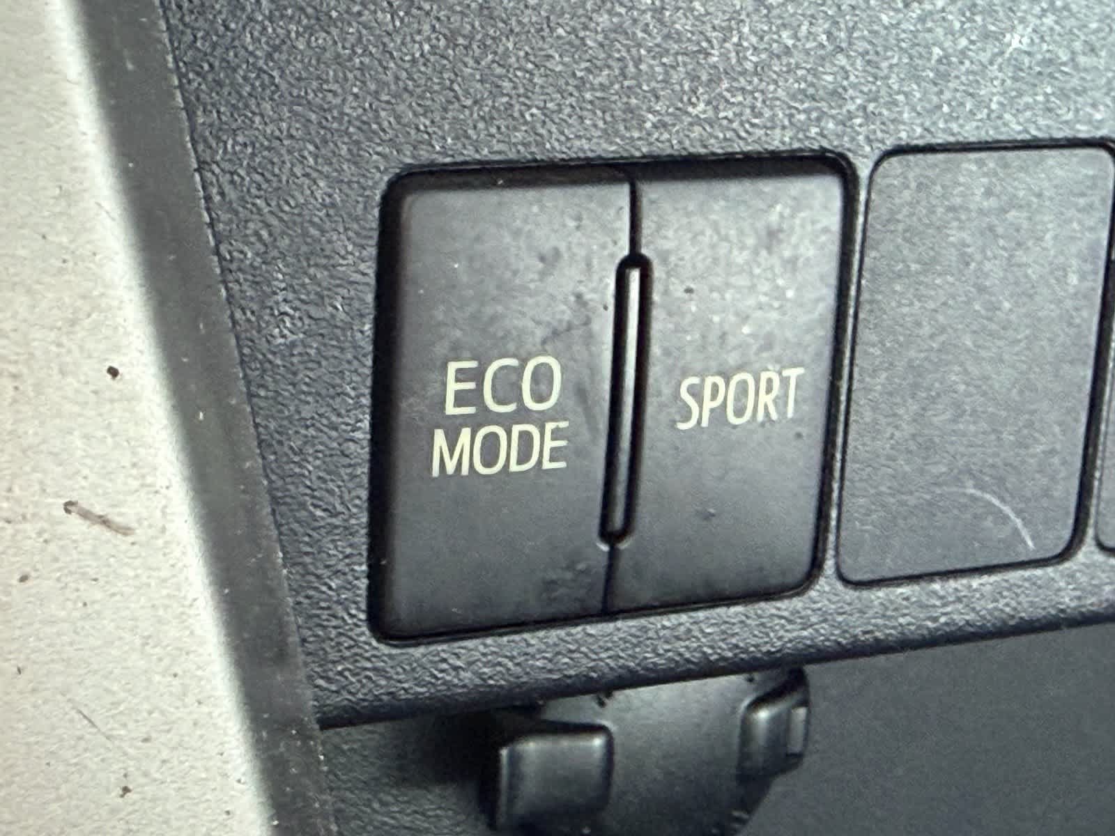 Used 2013 Toyota RAV4 XLE FWD image 29