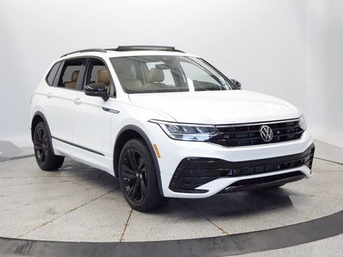 Used 2023 Volkswagen Tiguan SE R-Line FWD image 10