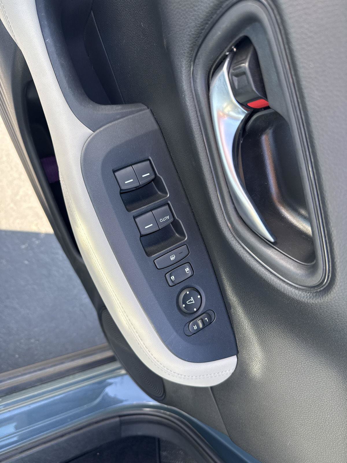 Used 2024 Honda HR-V LX image 9
