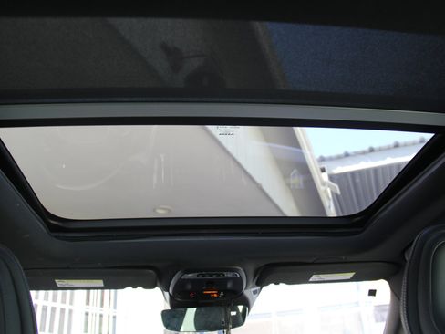 Used 2019 Volvo S60 T6 R-Design image 18