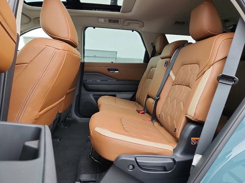 New 2026 Nissan Pathfinder Platinum w/ Cargo Package AWD/4WD image 5