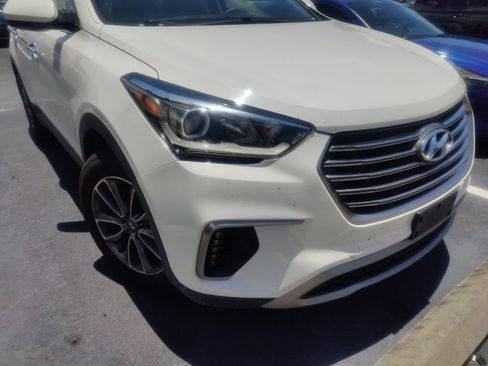 Used 2017 Hyundai Santa Fe SE FWD image 4