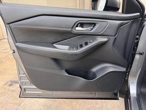 Used 2024 Nissan Rogue SV w/ SV Premium Package FWD image 25