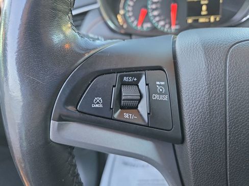 Used 2022 Chevrolet Trax LT w/ LT Convenience Package image 18