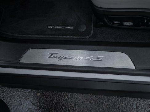 Used 2020 Porsche Taycan 4S image 24