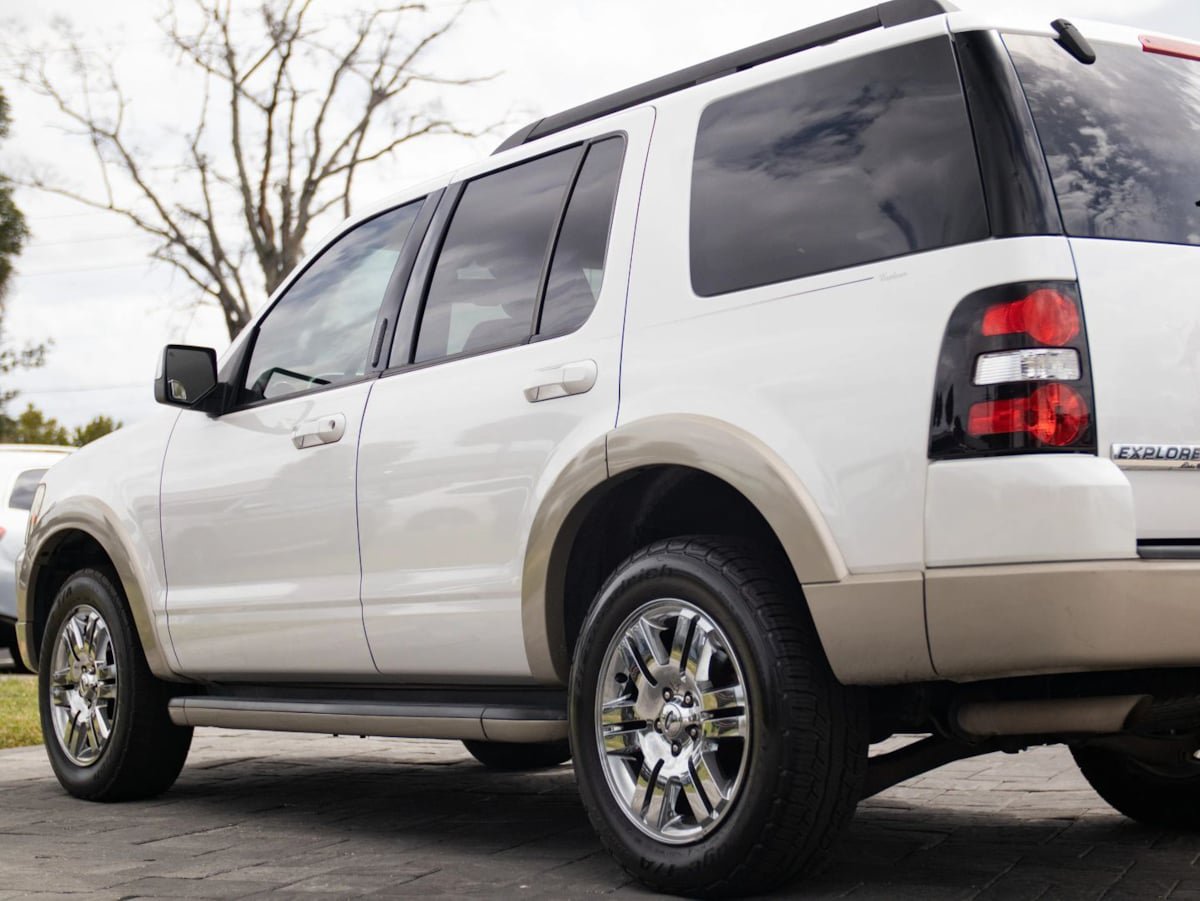 Used 2010 Ford Explorer Eddie Bauer RWD image 8