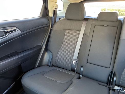 Used 2025 Kia Sportage LX image 38