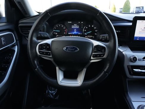 Used 2022 Ford Explorer XLT image 9