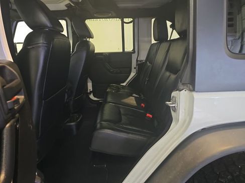 Used 2014 Jeep Wrangler Unlimited Sahara image 26
