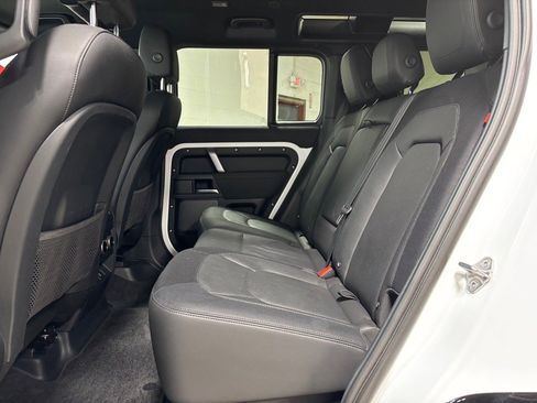 Used 2023 Land Rover Defender 110 X-Dynamic SE image 29