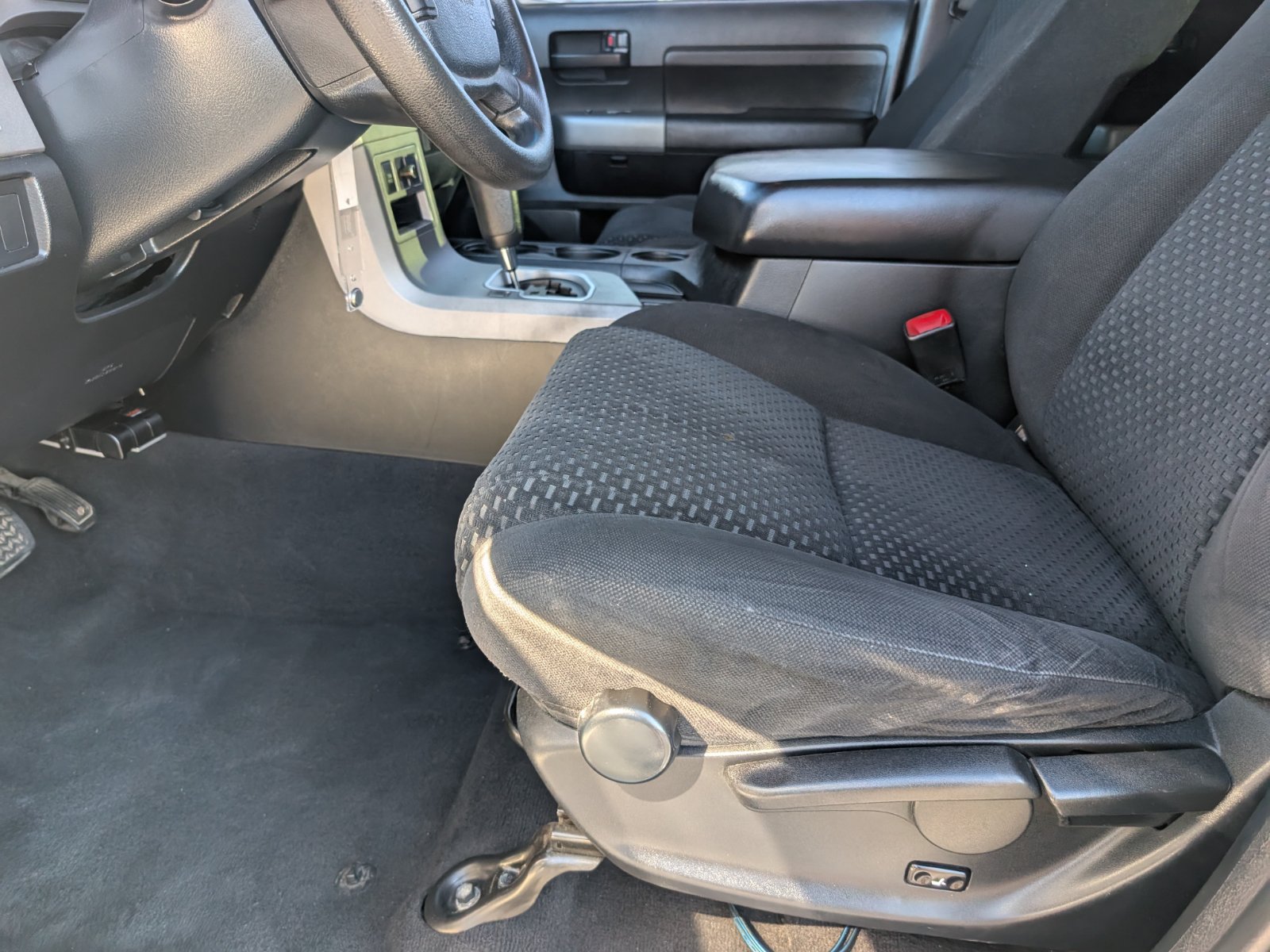 Used 2012 Toyota Tundra 4x4 CrewMax w/ Tow Pkg image 11