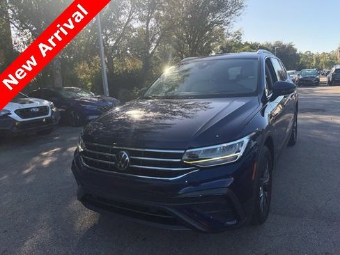Used 2022 Volkswagen Tiguan SE image 2