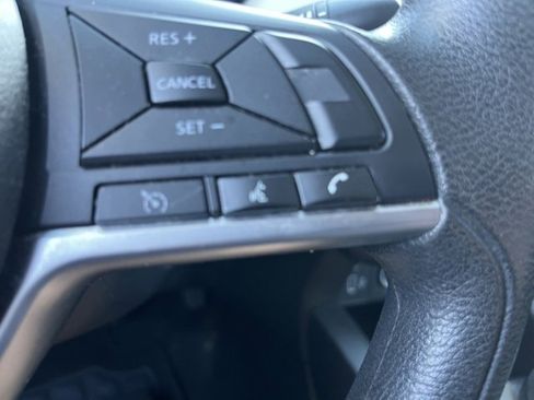 Used 2022 Nissan Versa SV image 14