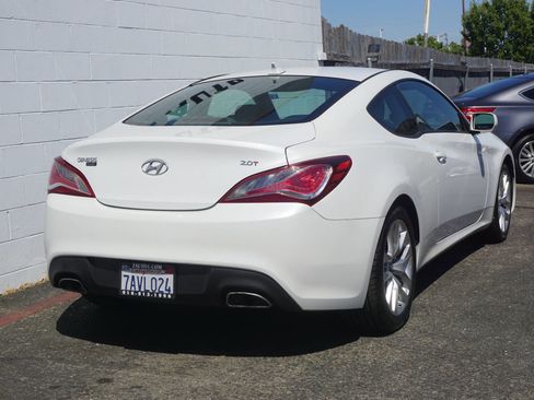 Used 2013 Hyundai Genesis 2.0T image 5