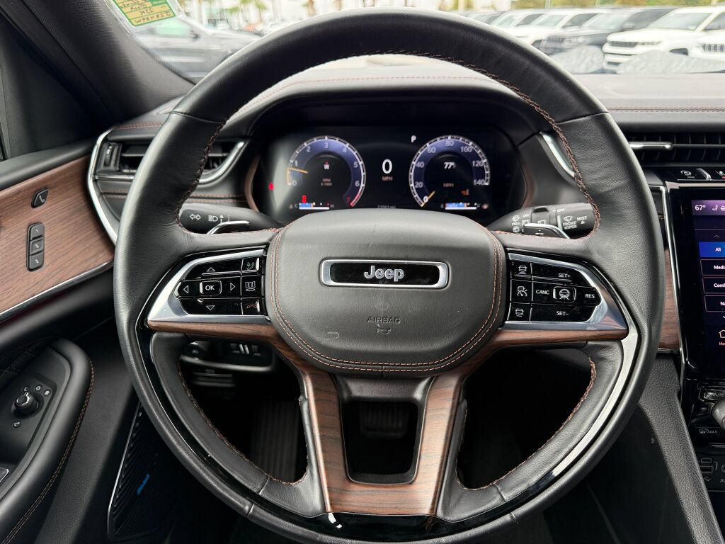 Used 2025 Jeep Grand Cherokee L Summit w/ Obsidian Package AWD/4WD image 17