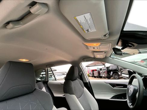 Used 2020 Toyota RAV4 XLE image 14