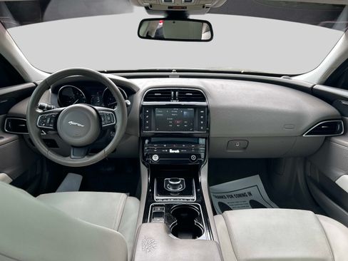 Used 2017 Jaguar XE Premium RWD image 22