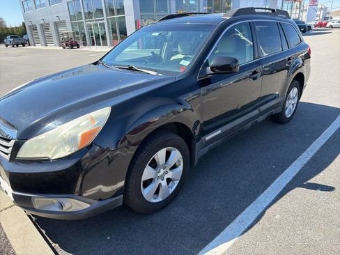 Used 2010 Subaru Outback 2.5i Premium image 2