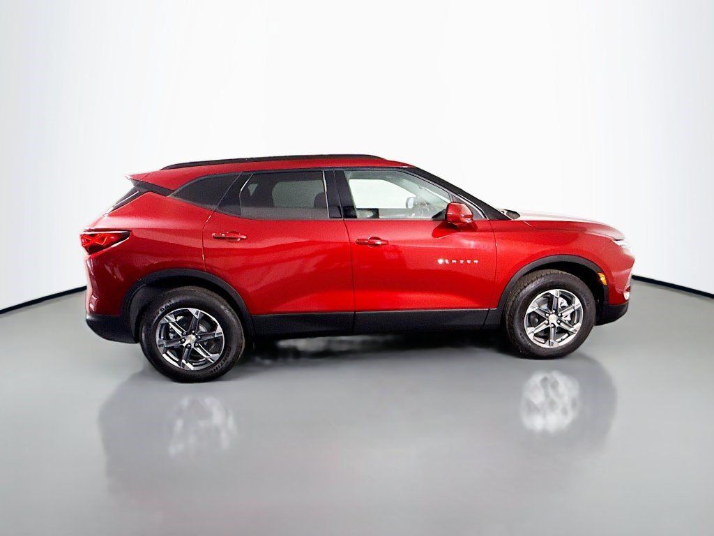 Used 2026 Chevrolet Blazer LT w/ Convenience Package AWD/4WD image 11