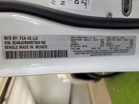 Used 2024 Jeep Compass Latitude image 33