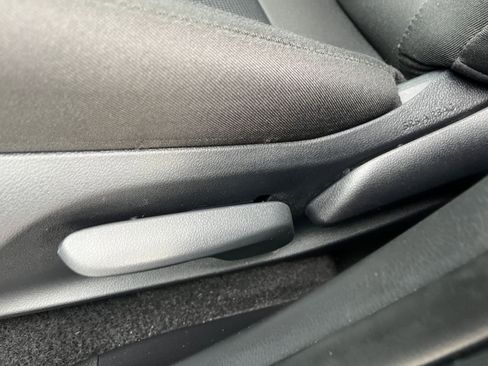 Used 2025 Toyota RAV4 LE image 22