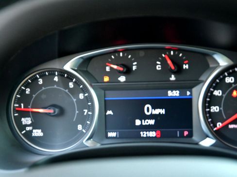 Used 2024 GMC Terrain SLT image 15