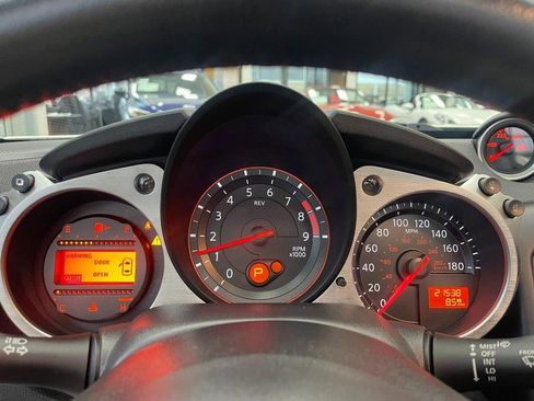 Used 2017 Nissan 370Z Touring image 19