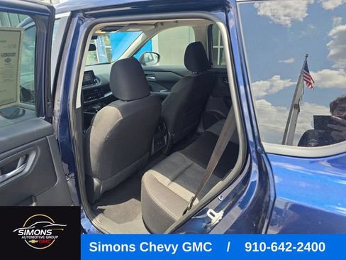 Used 2025 Nissan Rogue SV FWD image 31