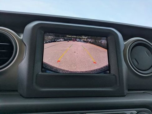 Used 2022 Jeep Wrangler Sport image 19