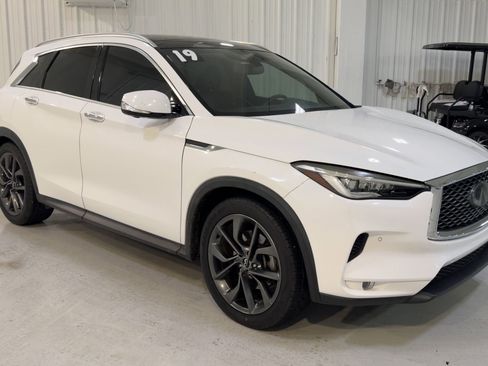 Used 2019 INFINITI QX50 Essential w/ Sensory Package FWD image 3