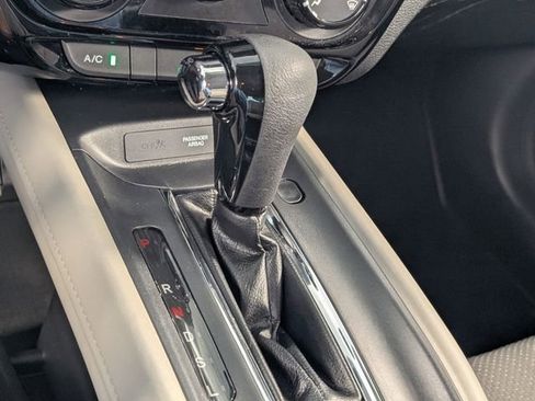 Used 2017 Honda HR-V LX image 18