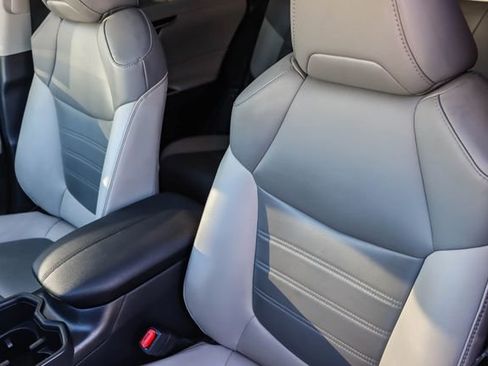 Used 2023 Toyota RAV4 XLE Premium image 27