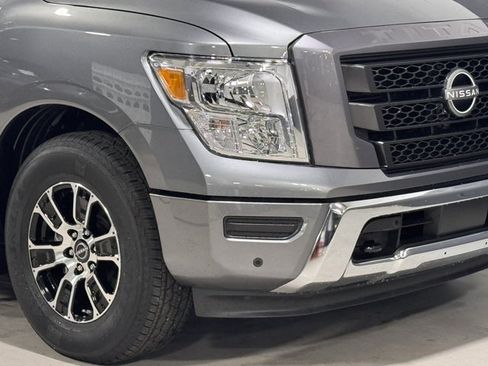 Used 2024 Nissan Titan SV w/ SV Convenience Package image 3
