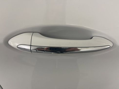 Used 2018 Chevrolet Bolt Premier w/ Driver Confidence II Package image 44