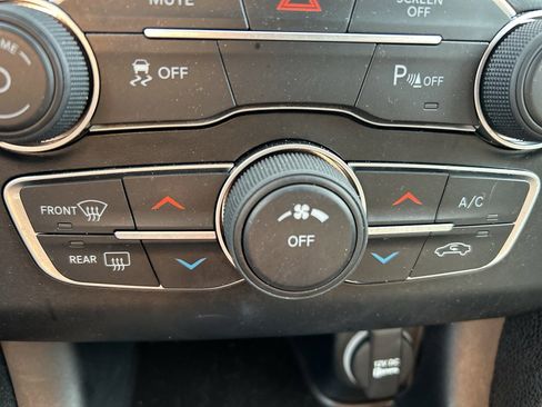 Used 2023 Dodge Charger SXT image 29