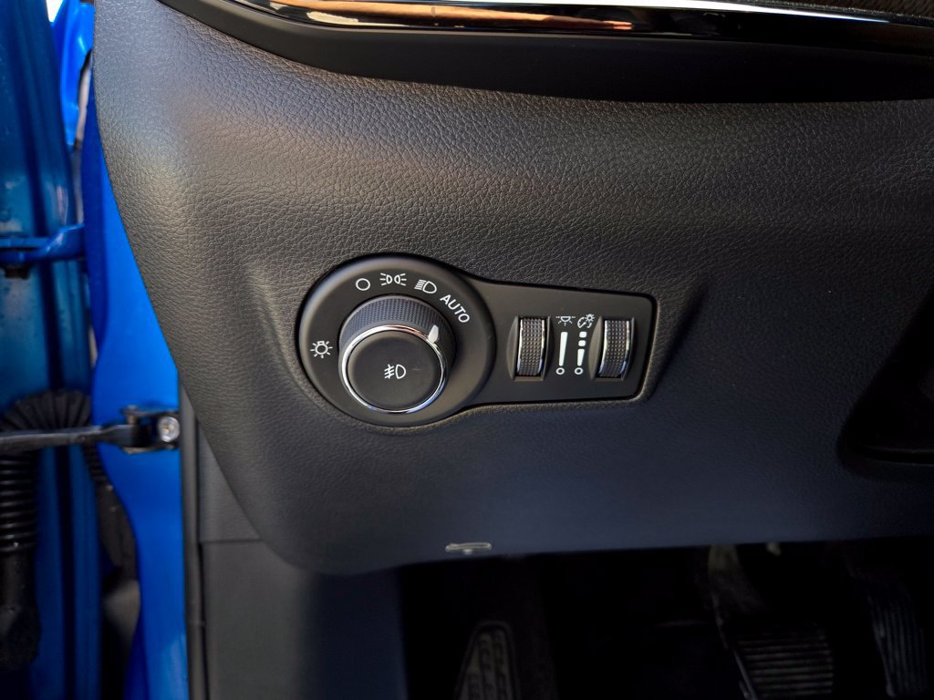 Used 2024 Jeep Compass Latitude w/ Altitude Special Edition AWD/4WD image 14