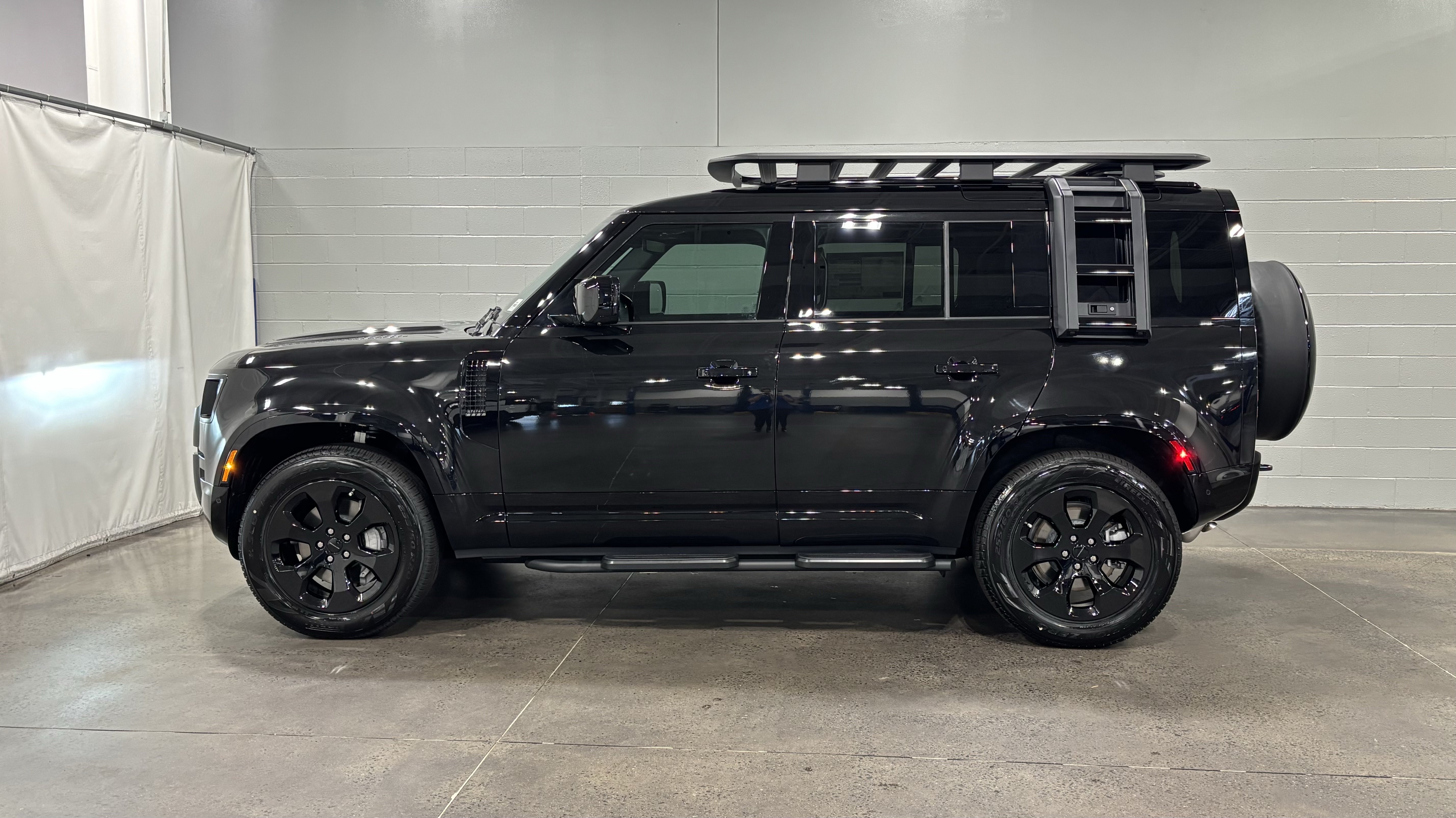 New 2026 Land Rover Defender 110 X-Dynamic SE AWD/4WD image 7