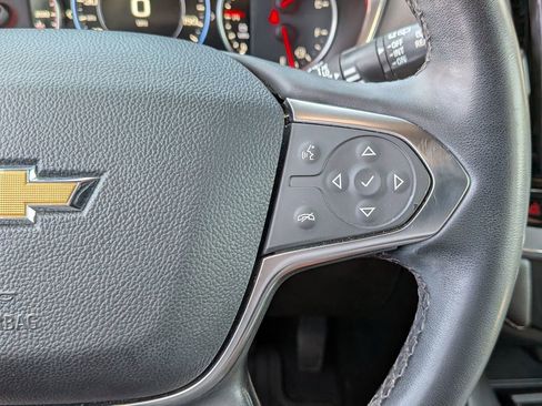 Used 2023 Chevrolet Traverse Premier FWD image 19