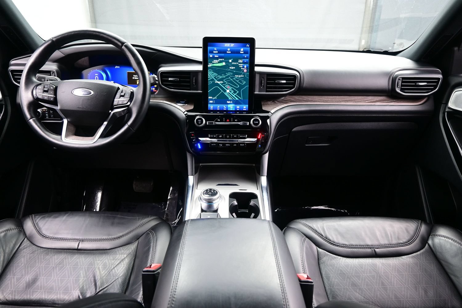 Used 2023 Ford Explorer Platinum w/ Technology Package AWD/4WD image 18