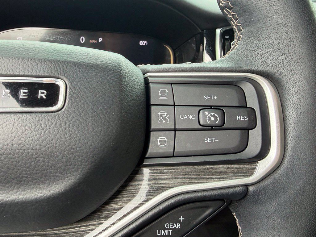 Used 2022 Jeep Wagoneer Series III w/ Premium Group I AWD/4WD image 19