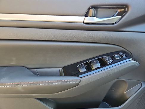 New 2025 Nissan Altima 2.5 SR w/ SR Premium Package image 9