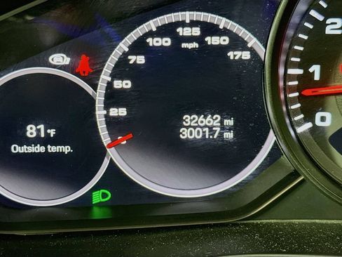 Used 2023 Porsche Cayenne AWD/4WD image 12
