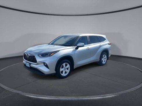 Certified 2024 Toyota Highlander LE AWD/4WD image 5
