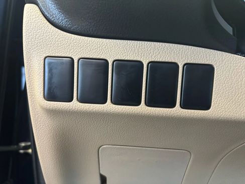 Used 2017 Mitsubishi Outlander SE image 18